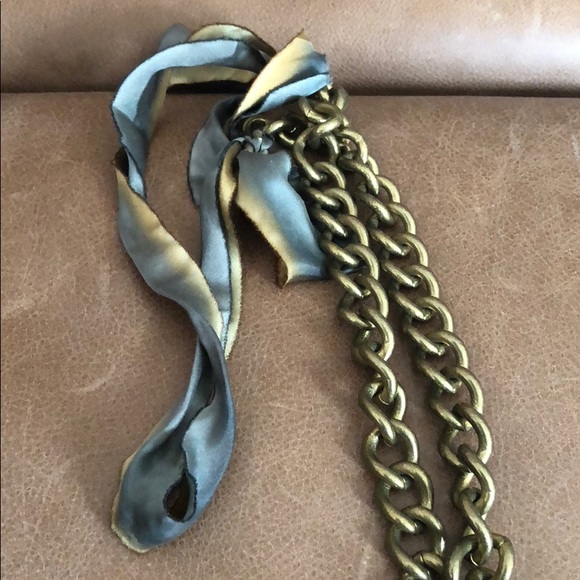 Brass chain w hand dyed silk ribbon necklace - Picture 4 of 5